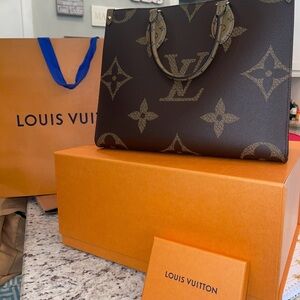 Louis Vuitton On The Go MM (Authentic)